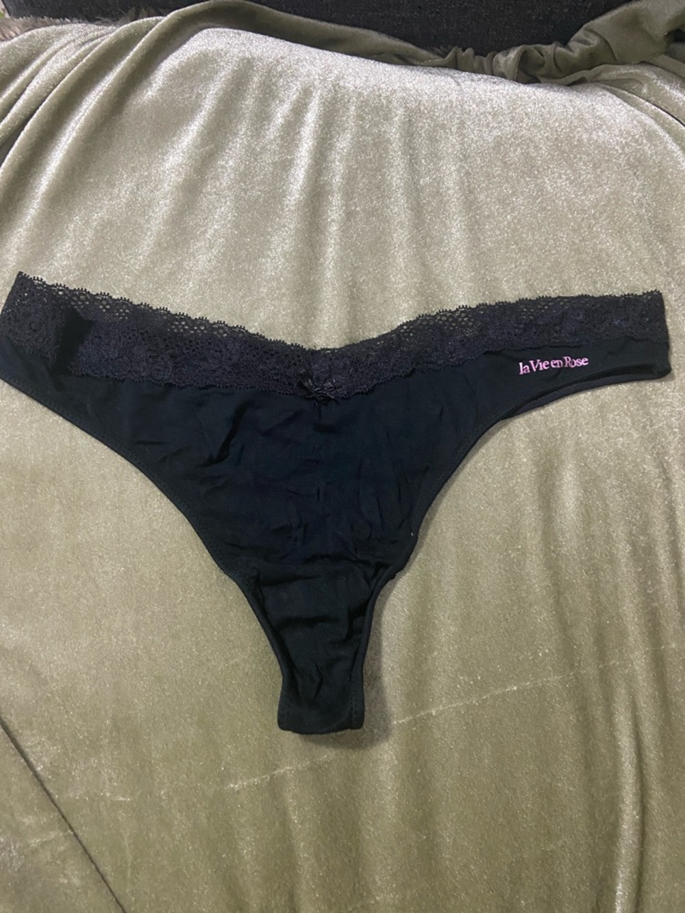 La Vie En Rose Black Lace-Trim Thong with Pink Logo